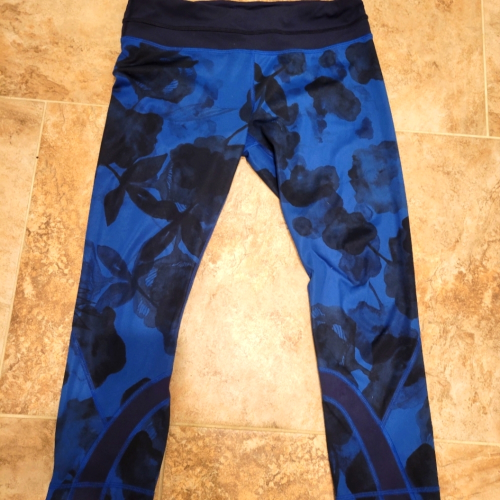 Lulu lemon size 8 capri